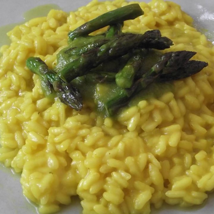 Asparagus and turmeric risotto